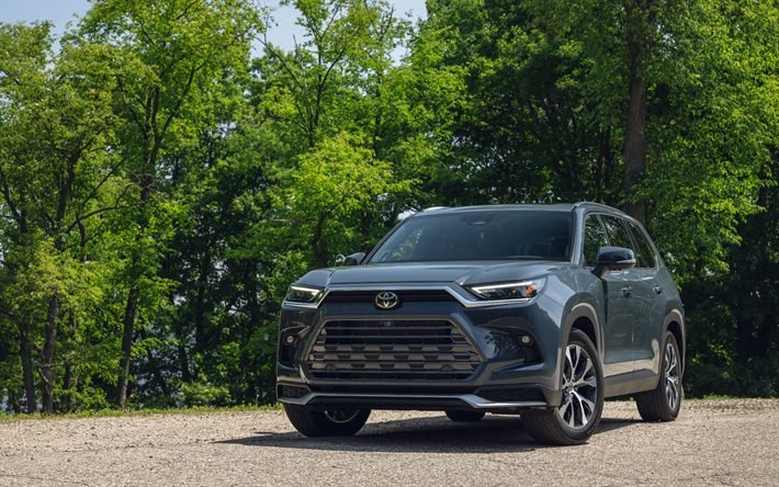 2025 Toyota Grand Highlander front exterior